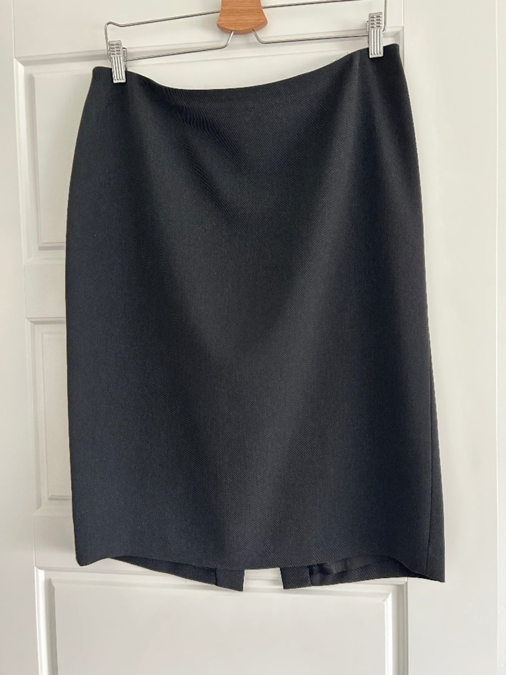 Ellen Tracy black gabardine pencil skirt